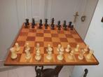 Wooden chess board measuring 47 by 47 cm. In very good condi, Ophalen of Verzenden, Zo goed als nieuw