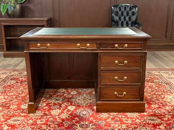 Klassiek Engels bureau #475 beschikbaar voor biedingen