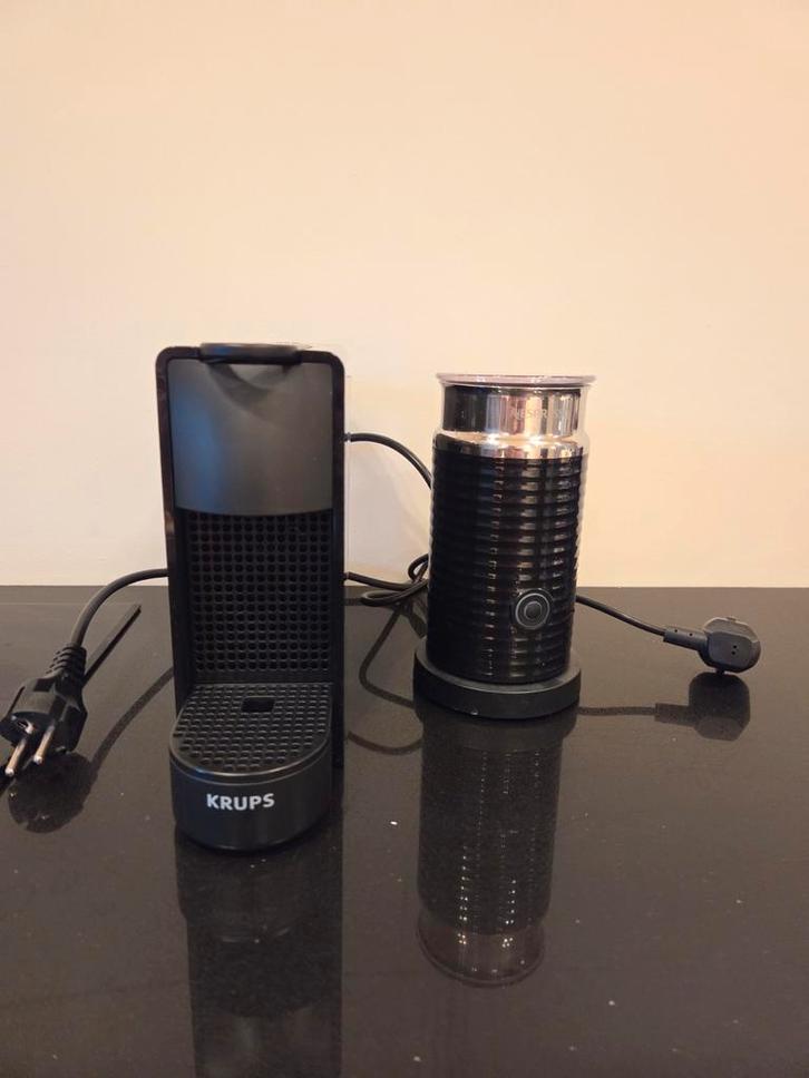 Nespresso Mini met melkschuimer, Elektronische apparatuur, Koffiezetapparaten, Zo goed als nieuw, 1 kopje, Ophalen