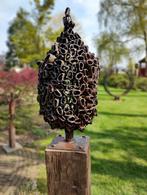 Brute, stoere tuinsculpturen met sokkel, Verzenden
