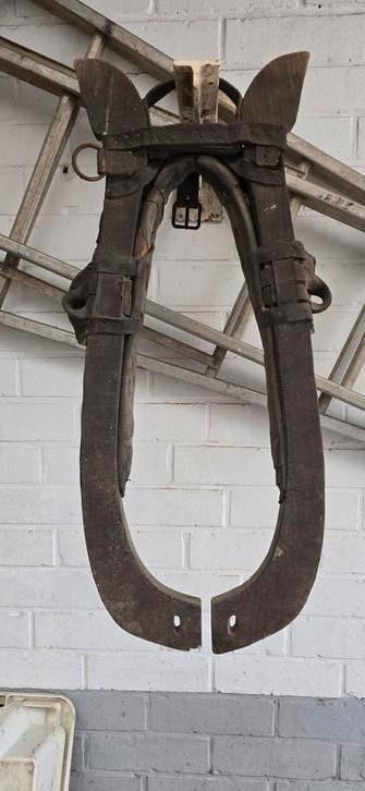 oud paardengareel beschikbaar voor biedingen