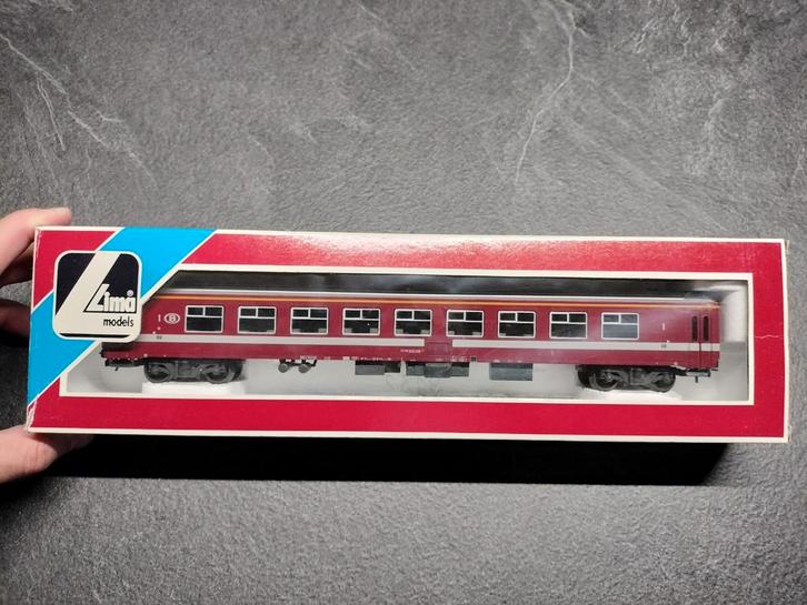 Lima M4 1e klas rijtuig Bordeaux NMBS, Hobby en Vrije tijd, Modeltreinen | H0, Zo goed als nieuw, Wagon, Gelijkstroom of Wisselstroom