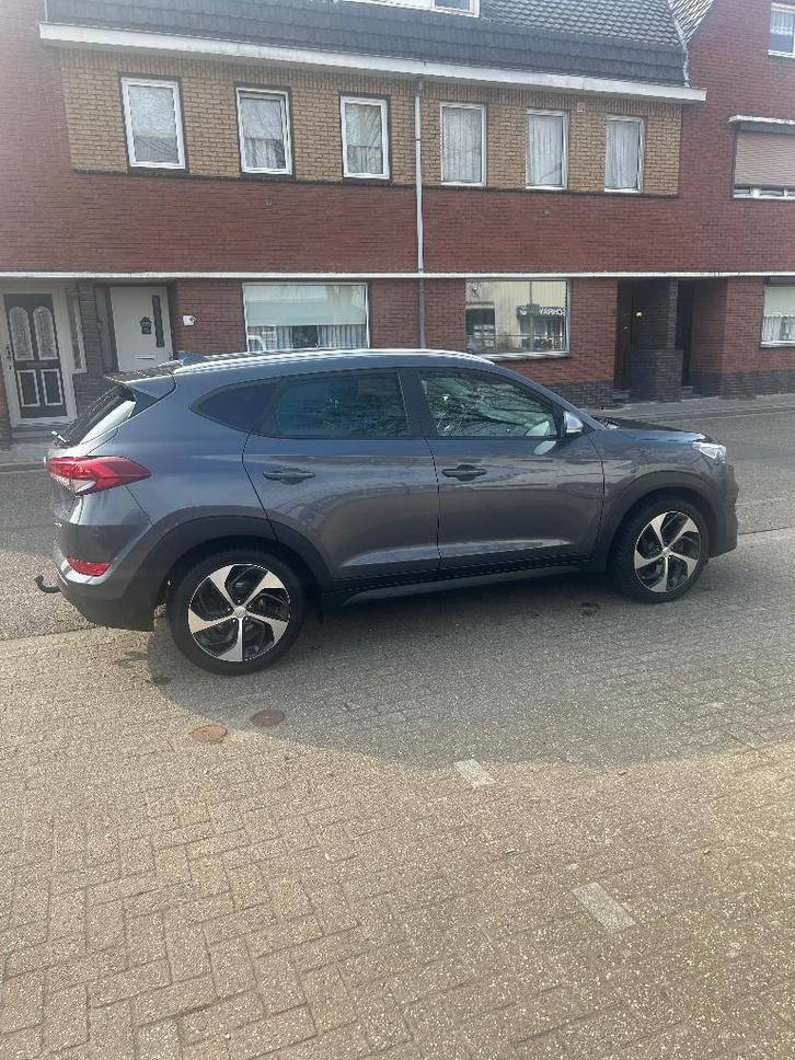 Hyundai Tucson 2017 diesel, Autos, Hyundai, Particulier, Tucson, Diesel, SUV ou Tout-terrain, 5 portes, Boîte manuelle, Argent ou Gris