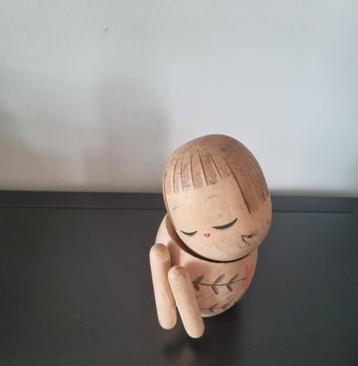 Schattige Sosaku Kokeshi beschikbaar voor biedingen
