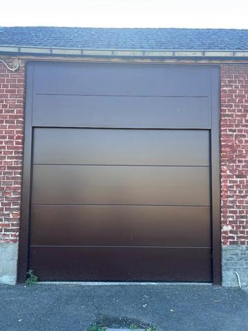 Elektrische garagepoort beschikbaar voor biedingen