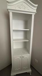 Witte kast in barok stijl met opbergruimte en legplanken., Huis en Inrichting, Ophalen