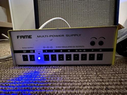 Fame DTC200 alimentation pedalboard 8 alim multi-power suppl, Musique & Instruments, Effets, Utilisé, Enlèvement ou Envoi