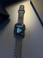 Apple Watch Série 4 Nike – Aluminium Space Gray 44 mm, Étanche, Apple Watch, IOS, Utilisé