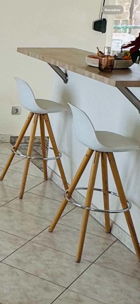 2 tabourets de bar Alterego, Huis en Inrichting, Barkrukken, Gebruikt, 60 tot 90 cm, Hout, Kunststof, 2 krukken, Met voetsteun