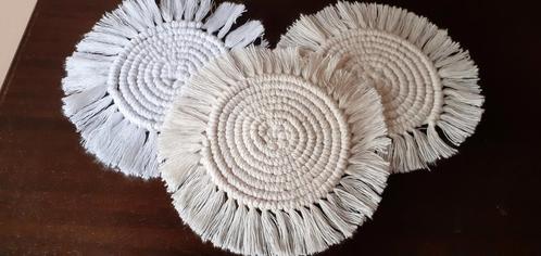 Onder glas, kleedje, aangepaste macramé, Huis en Inrichting, Woonaccessoires | Onderzetters, Nieuw, Glas of Kopje, Ophalen of Verzenden