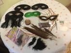 5 maskers – 2 snorren en een baardje –3 make-ups -2 kransen, Antiek en Kunst, Ophalen of Verzenden