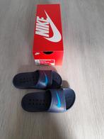 Donker blauwe slippers Nike 29,5 (12c), NIKE, Garçon ou Fille, Enlèvement ou Envoi, Comme neuf