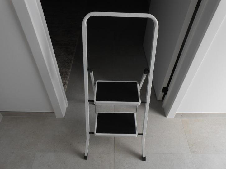 Zeer mooi inklapbaar huishoudtrapje met valbaar, Huis en Inrichting, Schoonmaakartikelen, Overige typen, Ophalen