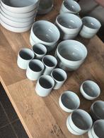 Compleet lichtblauw servies 6 delig NIEUW, Huis en Inrichting, Keuken | Servies, Ophalen, Zo goed als nieuw, Bord(en)