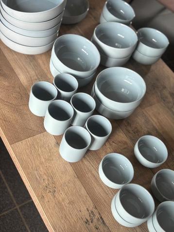 Compleet lichtblauw servies 6 delig NIEUW beschikbaar voor biedingen