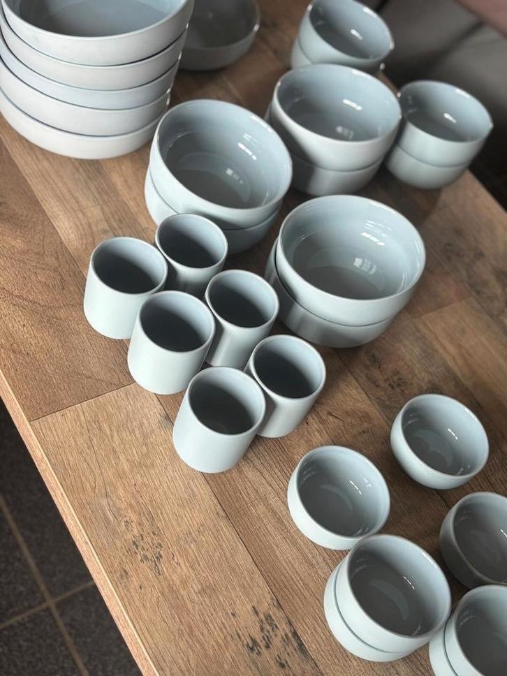 Compleet lichtblauw servies 6 delig NIEUW, Huis en Inrichting, Keuken | Servies, Zo goed als nieuw, Bord(en), Ophalen