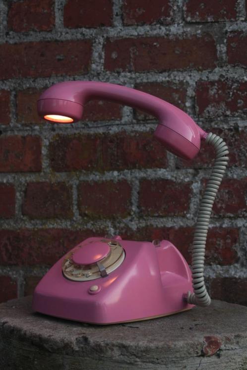 Design led lamp uit retro vintage telefoon, Antiek en Kunst, Antiek | Verlichting, Ophalen of Verzenden
