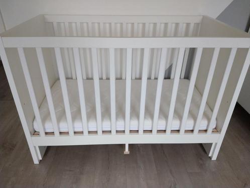 Babybed met matras en aerosleep toebehoren., Kinderen en Baby's, Kinderkamer | Beddengoed, Zo goed als nieuw, Ophalen