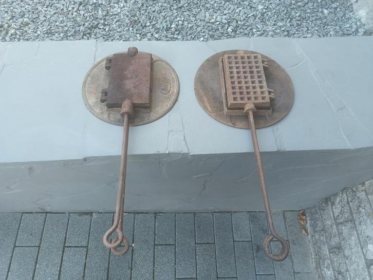 2 gaufriers en fonte avec platines correspondantes, Antiquités & Art, Curiosités & Brocante, Enlèvement