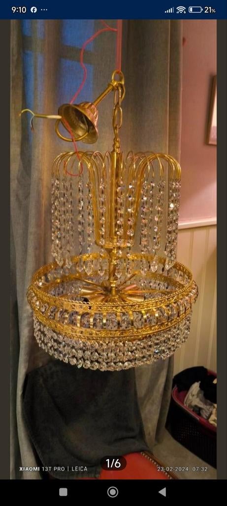 Kristallen luster met bladgoud, Enlèvement