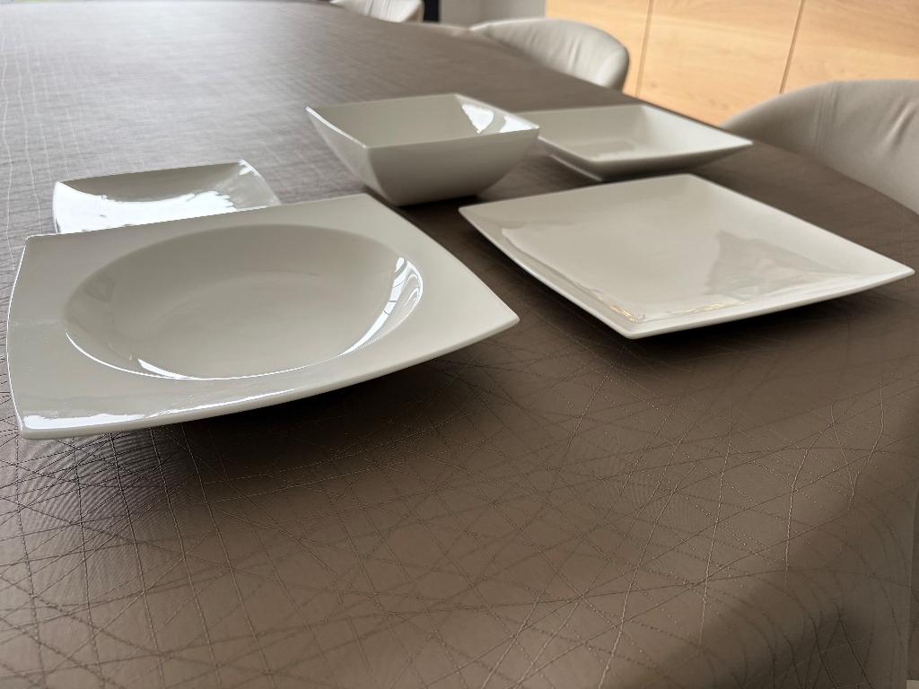 Servies van salt & pepper en yong, Ophalen, Zo goed als nieuw, Bord(en)