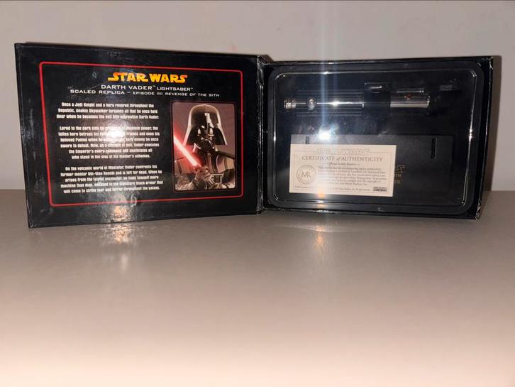 Sabre laser Dark Vador - Master Replica (échelle 0.45), Verzamelen, Star Wars, Zo goed als nieuw, Replica