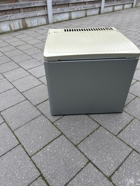 Campeer tafel frigo Dometic, Ophalen, Zo goed als nieuw
