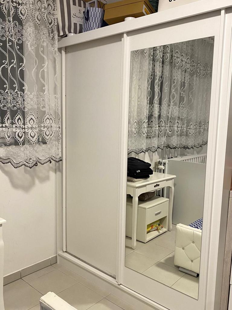 Kledingkast met 2 schuifdeuren en dressoir met 3 lades, Ophalen, Gebruikt, 150 tot 225 cm, 150 tot 225 cm