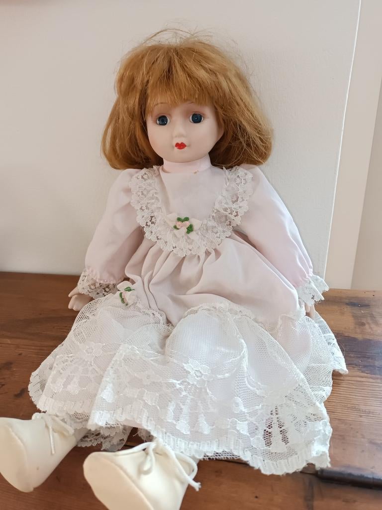 Porseleinen pop uit Engeland, Enlèvement, Comme neuf, Poupée