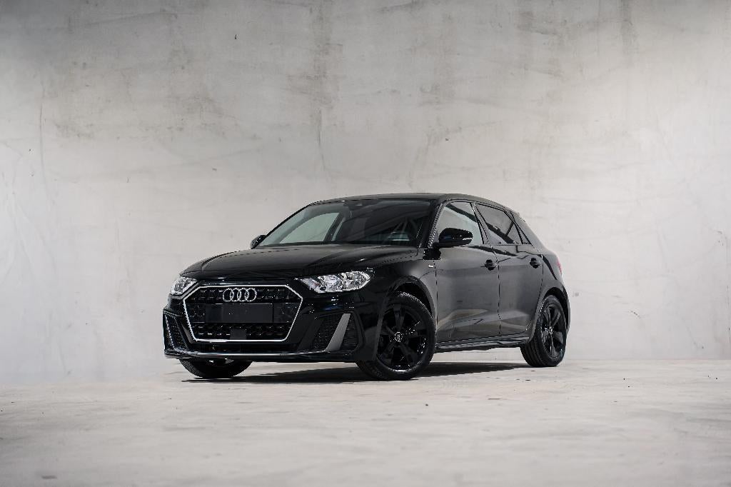 AUDI A1 S-LINE | CARPLAY | FULL BLACK | TVA ️, Auto's, Audi, Bedrijf, Te koop, A1, Android Auto, Benzine, Euro 6, Berline, 5 deurs