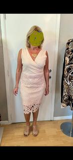 Prachtige roze jurk van Lipsy in Nieuwstaat, Kleding | Dames, Jurken, Ophalen of Verzenden, Maat 42/44 (L), Roze