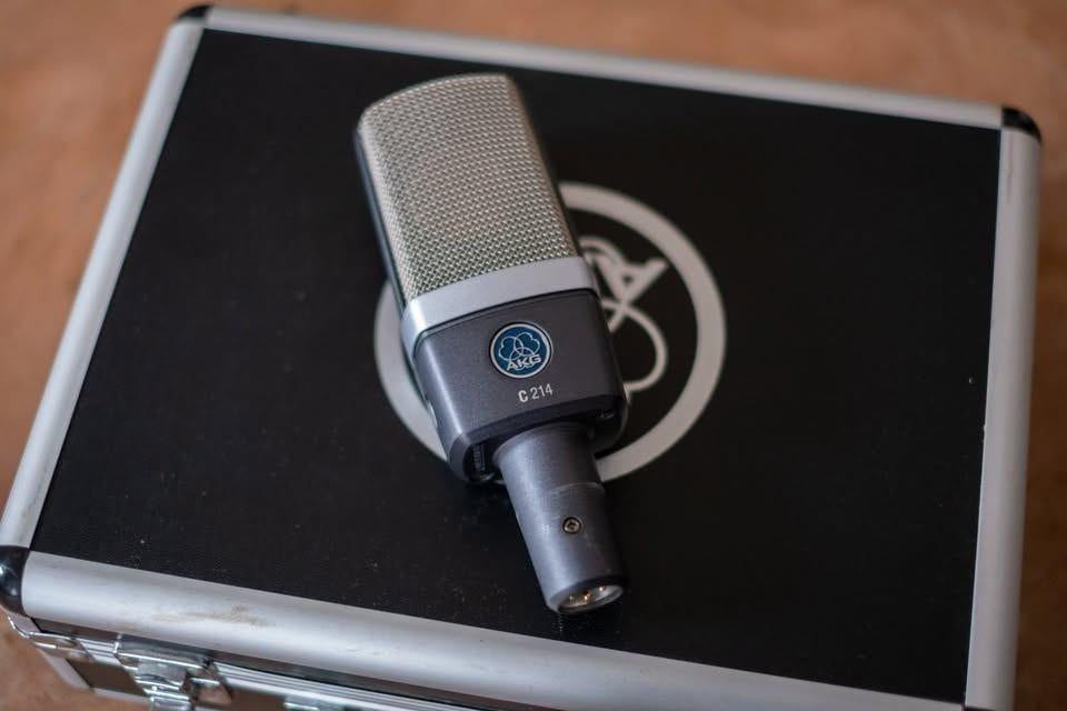 AKG c214 Made in Austria - Condenser, Enlèvement, Comme neuf, Hollow body