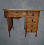 Vintage houten bureau met laden, Huis en Inrichting, Ophalen, Bureau