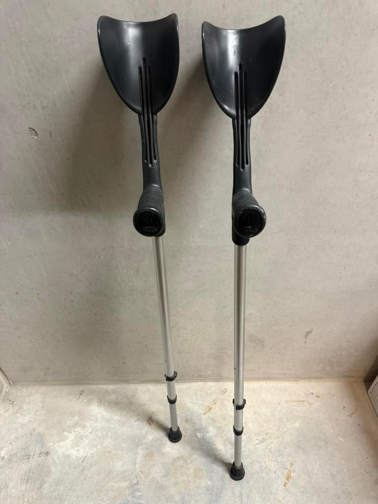 Paire de béquilles / cannes anglaises réglables 💰Negociable, Enlèvement, Ajustable, Utilisé