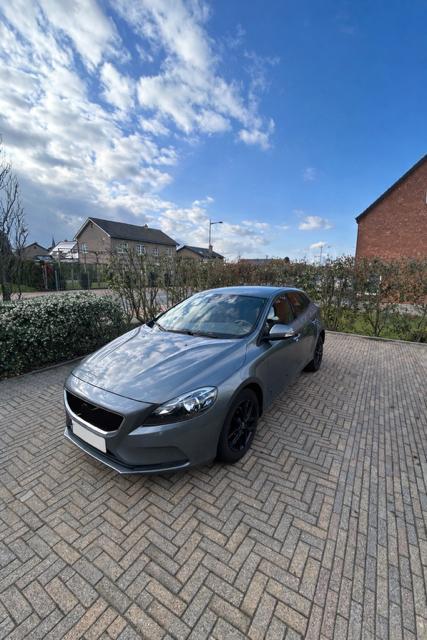 Volvo V40 D2 - 2018 - Goed onderhouden, Auto's, Volvo, Particulier, V40, Diesel, Euro 6, 5 deurs, Handgeschakeld, Zilver of Grijs