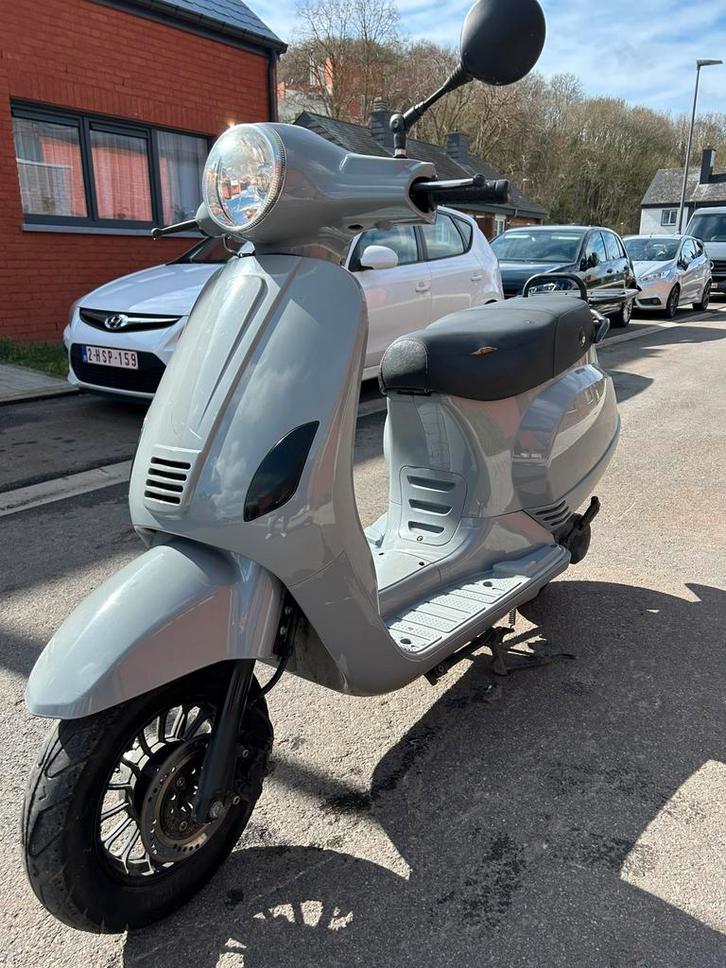 Scooter style vespa classe A, Vélos & Vélomoteurs, Cyclomoteurs | Vespa, Comme neuf, Enlèvement