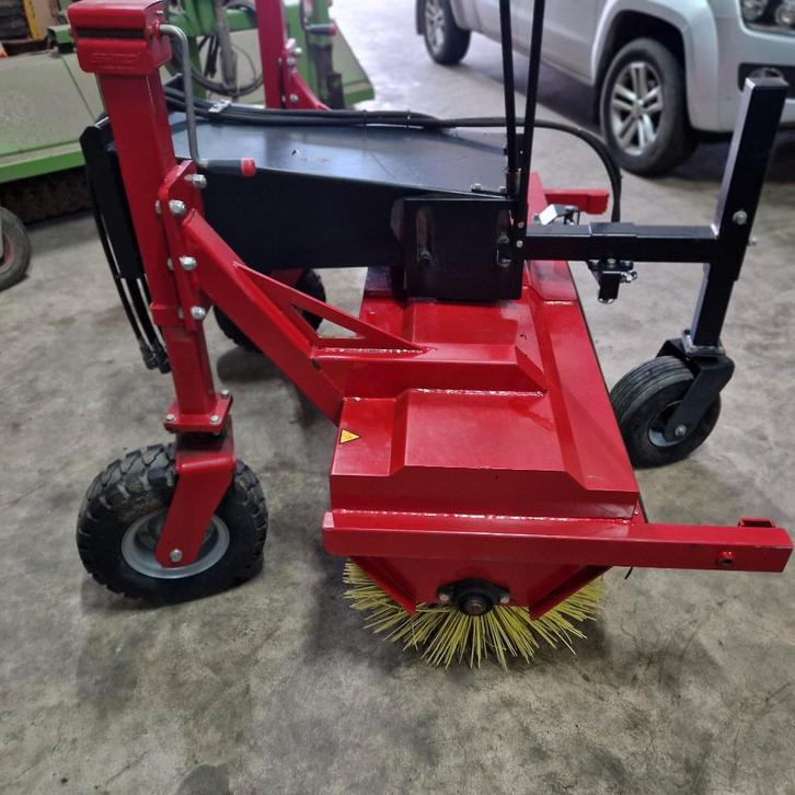 Veegwagen.  Rolbezem. Veegmachine. Borstel, Tuin en Terras, Hand-tuingereedschap, Gebruikt, Ophalen