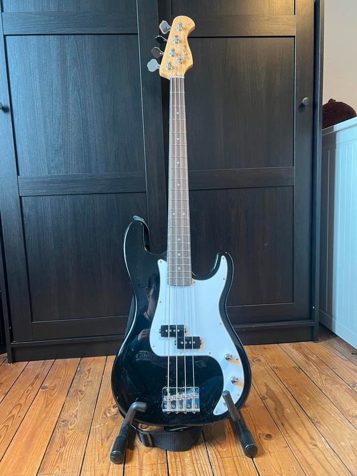 Harley Benton basgitaar voor beginners + accessoires, Musique & Instruments, Instruments à corde | Guitares | Basses, Comme neuf