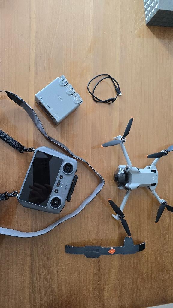 DJI Mini 4 Pro Fly More + Smart Controller, TV, Hi-fi & Vidéo, Drones, Drone avec caméra, Moins de 250 g, Qualité supérieure, 1 à 5 km