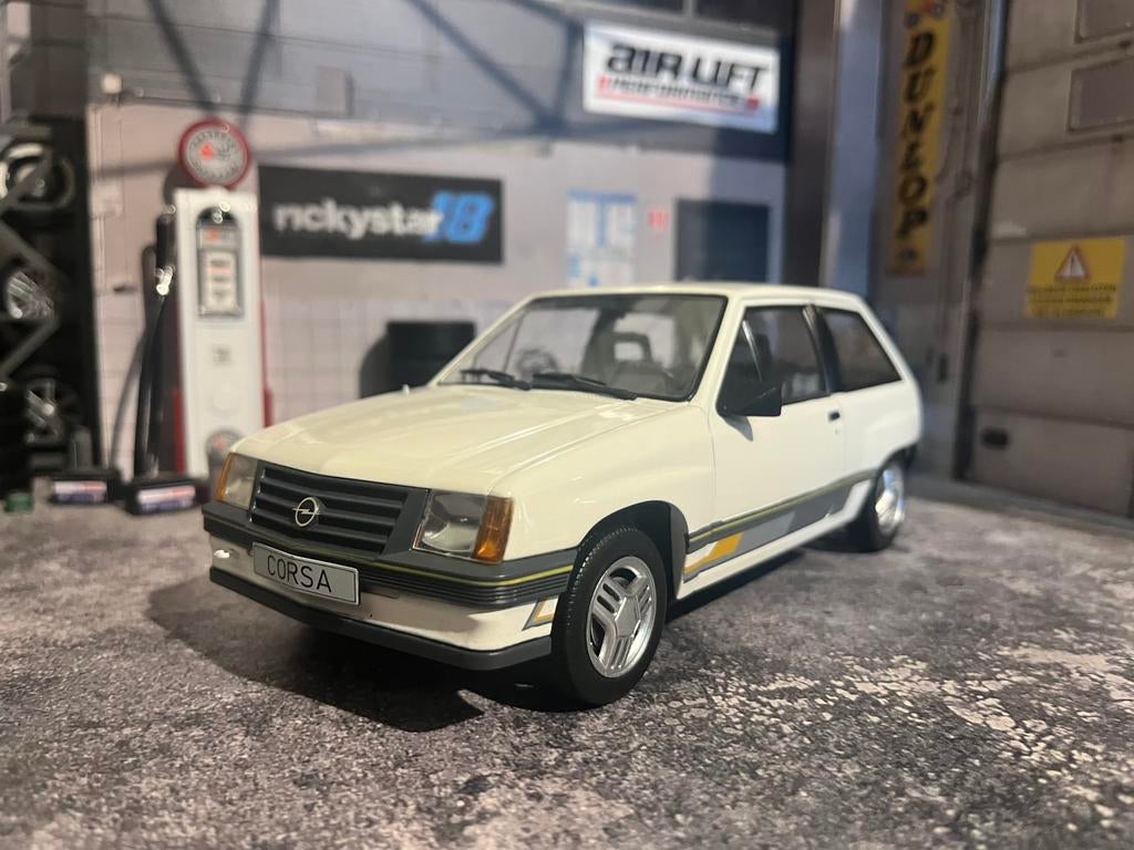 1:18 Opel Corsa A Sprint - nieuw in doos, Hobby en Vrije tijd, Modelauto's | 1:18, Ophalen of Verzenden, Auto