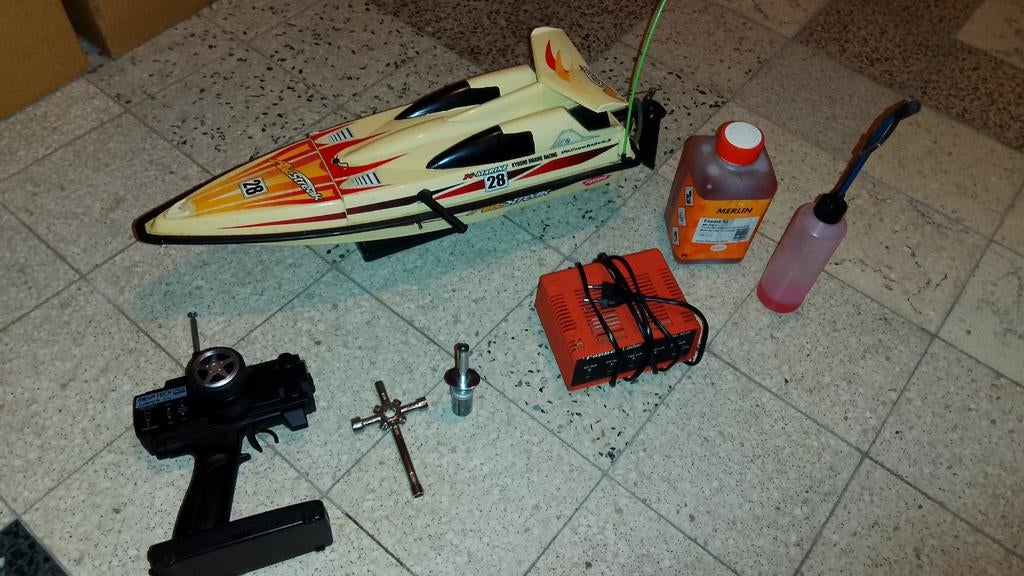 Kyosho nitro rc speedboot, Ophalen, Gebruikt, Groter dan 1:32, Overige merken