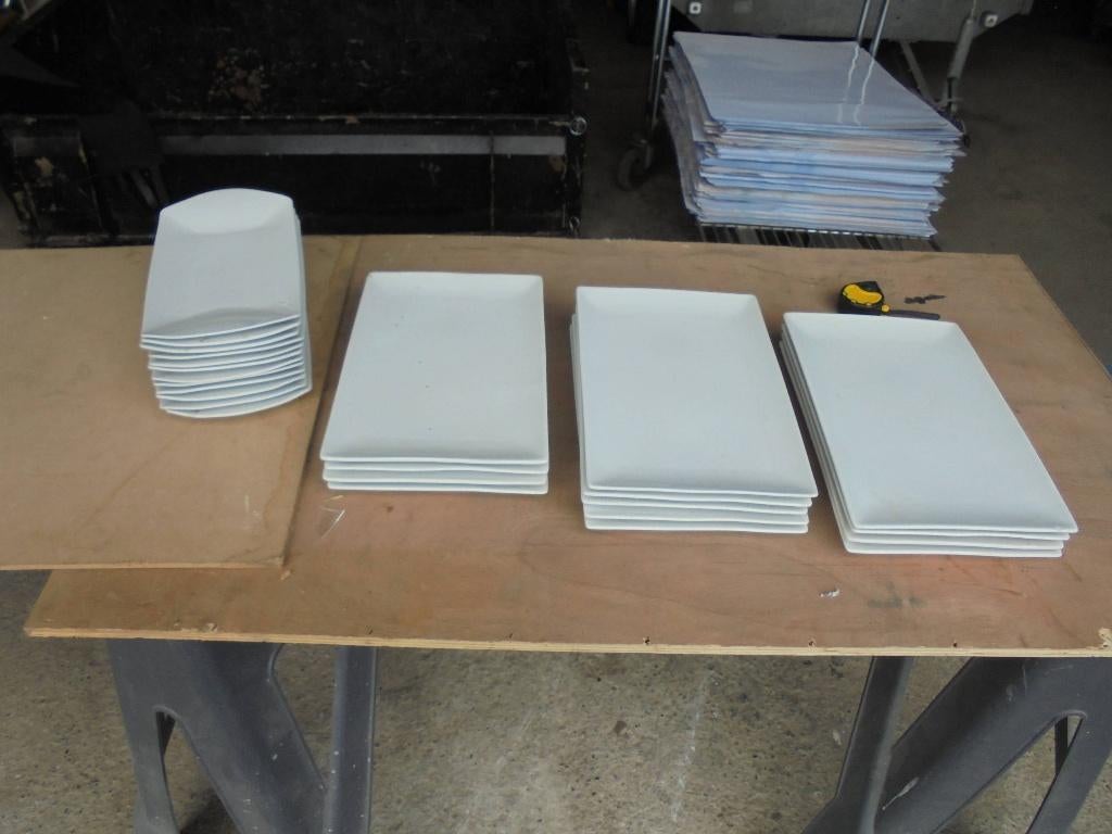 assiettes blanches, Maison & Meubles, Neuf, Assiettes(s), Enlèvement, Autres styles