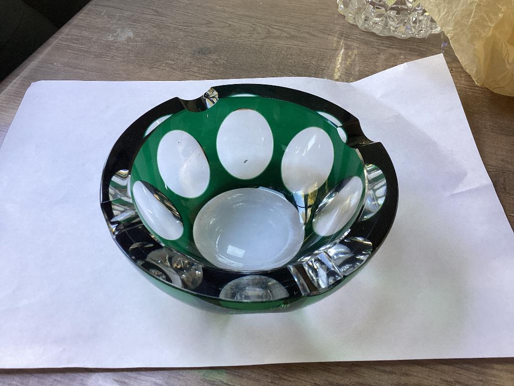 Cendrier  Cristal doublé vert émeraude, Val Saint Lambert, Antiquités & Art, Antiquités | Accessoires de maison, Enlèvement