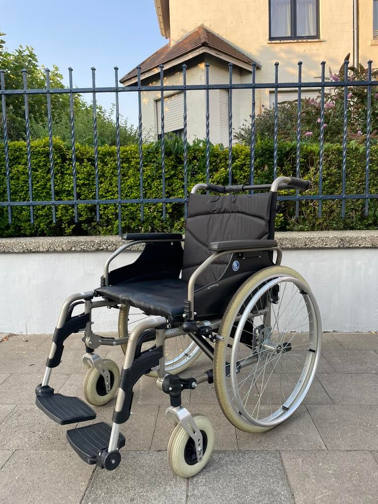 Chaise roulante pliable Vermeiren v 200 état neuf, Divers, Enlèvement ou Envoi, Pliant, Comme neuf, Fauteuil roulant manuel