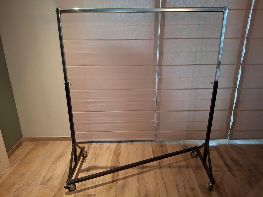 Stevig verstelbaar kledingrek, Ophalen