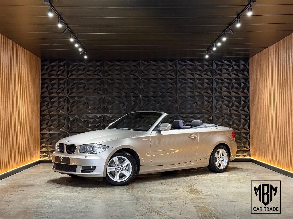 ✅ BMW 118 i 12 Maanden GARANTIE LCI Facelift Airco Xenon, Auto's, BMW, Voorwielaandrijving, 1995 cc, Zwart, 4 cilinders