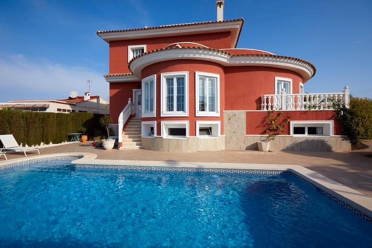 Prestigieuze villa gelegen in Ciudad Quesada  Torrevieja, Immo, Buitenland, Spanje, Overige soorten, Dorp