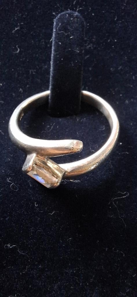 Zilveren ring met zirkonen, Bijoux, Sacs & Beauté, Bagues, 18 à 19, Avec cristal, Enlèvement, Utilisé