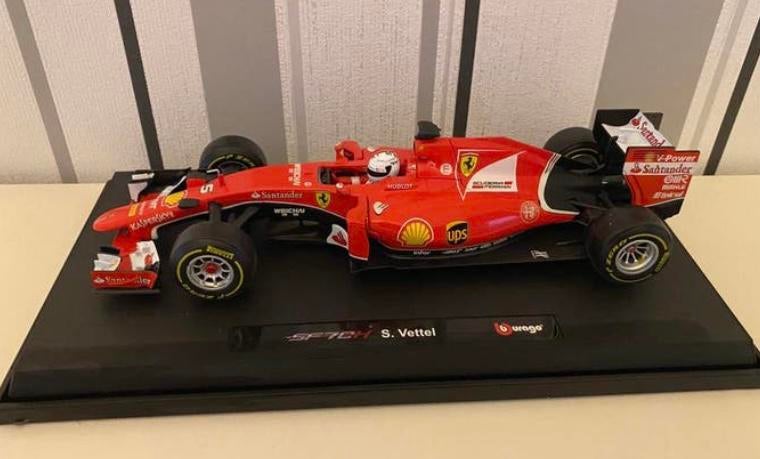 Lot ferrari 1/18 (SF70 2015 - SF16H 2016 - SF70H 2017 ), Hobby en Vrije tijd, Ophalen, Zo goed als nieuw