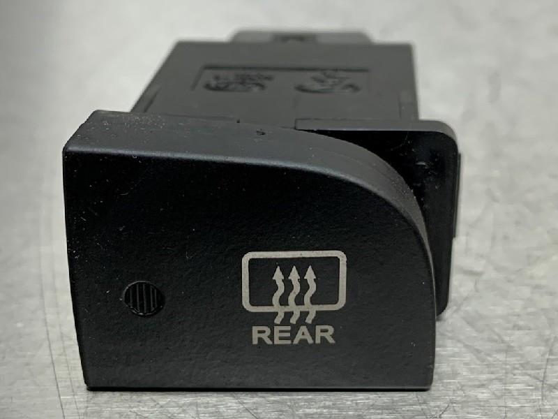 INTERRUPTEUR DEGIVRAGE LUNETTE ARRIÈRE Hyundai Accent, Autos : Pièces & Accessoires, Tableau de bord & Interrupteurs, Hyundai